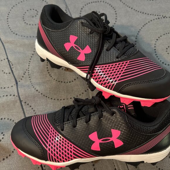 UNDER ARMOUR BASEBALL SOFTBALL CLEATS BLACK & PINK SHOES SIZE 10 OR 9.5 WOMEN - Picture 1 of 4